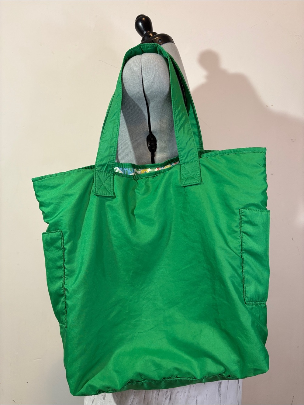 Kelly Green Quilted Nylon Reusable Grocery Shopping Market Tote Printed Lining - Picture 2 of 6